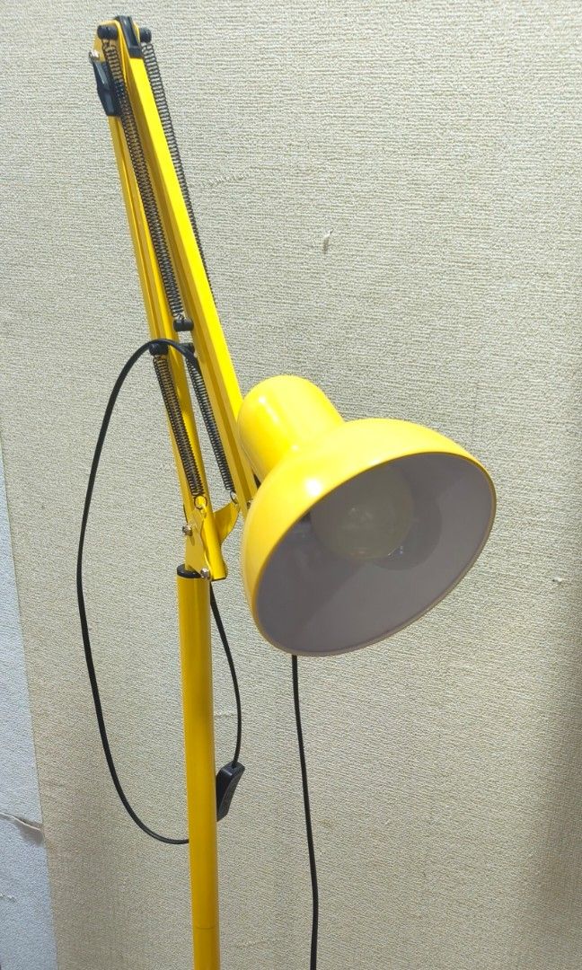 Prelove Lamp (Category: Lighting) located in Los Banos. Submitted by ajalarcon32047 (Listing ID 1456424488, Image 1). Description: Adjustable rotation 360° LED Metal Study Floor Lamp.