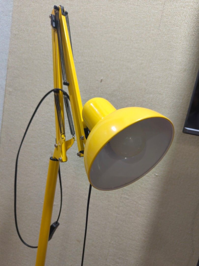 Prelove Lamp (Category: Lighting) located in Los Banos. Submitted by ajalarcon32047 (Listing ID 1456424488, Image 2). Description: Adjustable rotation 360° LED Metal Study Floor Lamp.