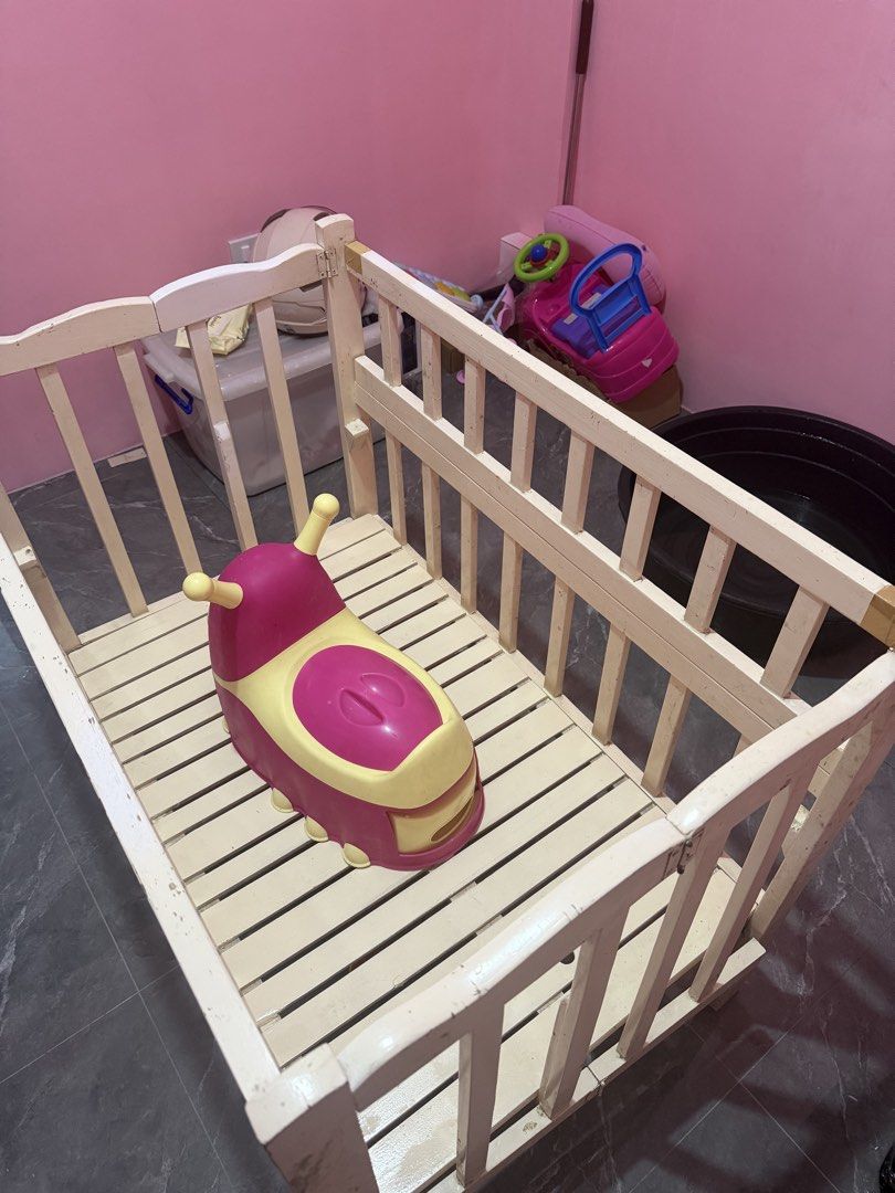 Preloved baby crib (Category: Cots & Cribs) located in Manila. Submitted by celestine025 (Listing ID 1456519041, Image 2). Description: 📍San mateo rizal.