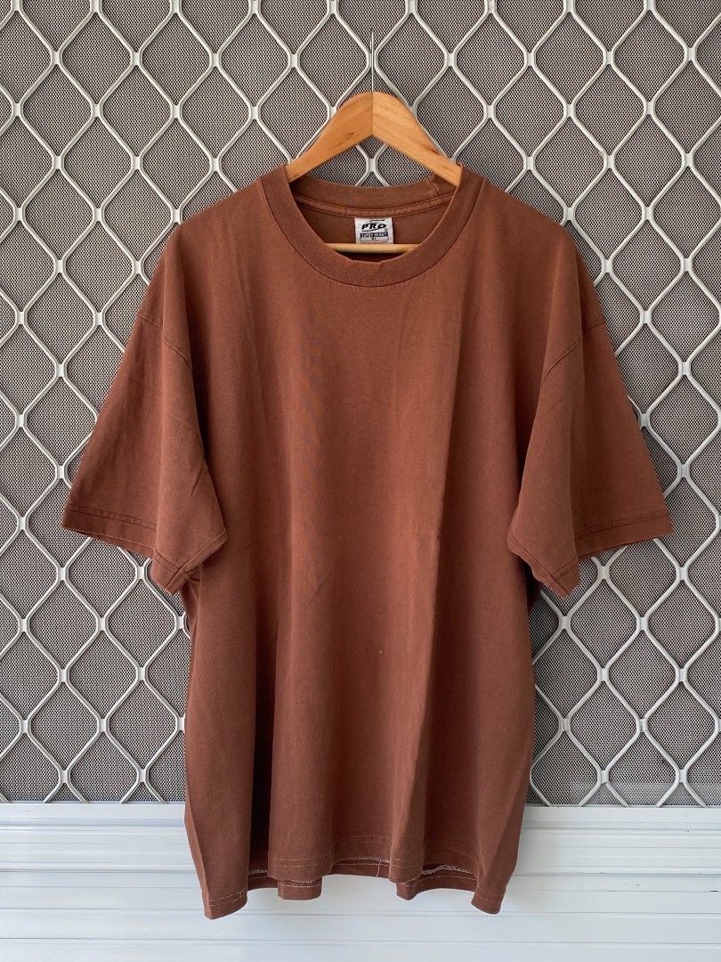 Pro 5 Blank Tee (Category: Tshirts & Polo Shirts ) located in General Natividad. Submitted by jaygo02 (Listing ID 1456427305, Image 1). Description: fits XL 24.5 x 29 Color rate: 9/10 Issue/s: Dot stain/spot & altered length (check the last picture) 📍Nueva Ecija 📌washed 📌color may vary due to lighting 📌shipping via jnt express.