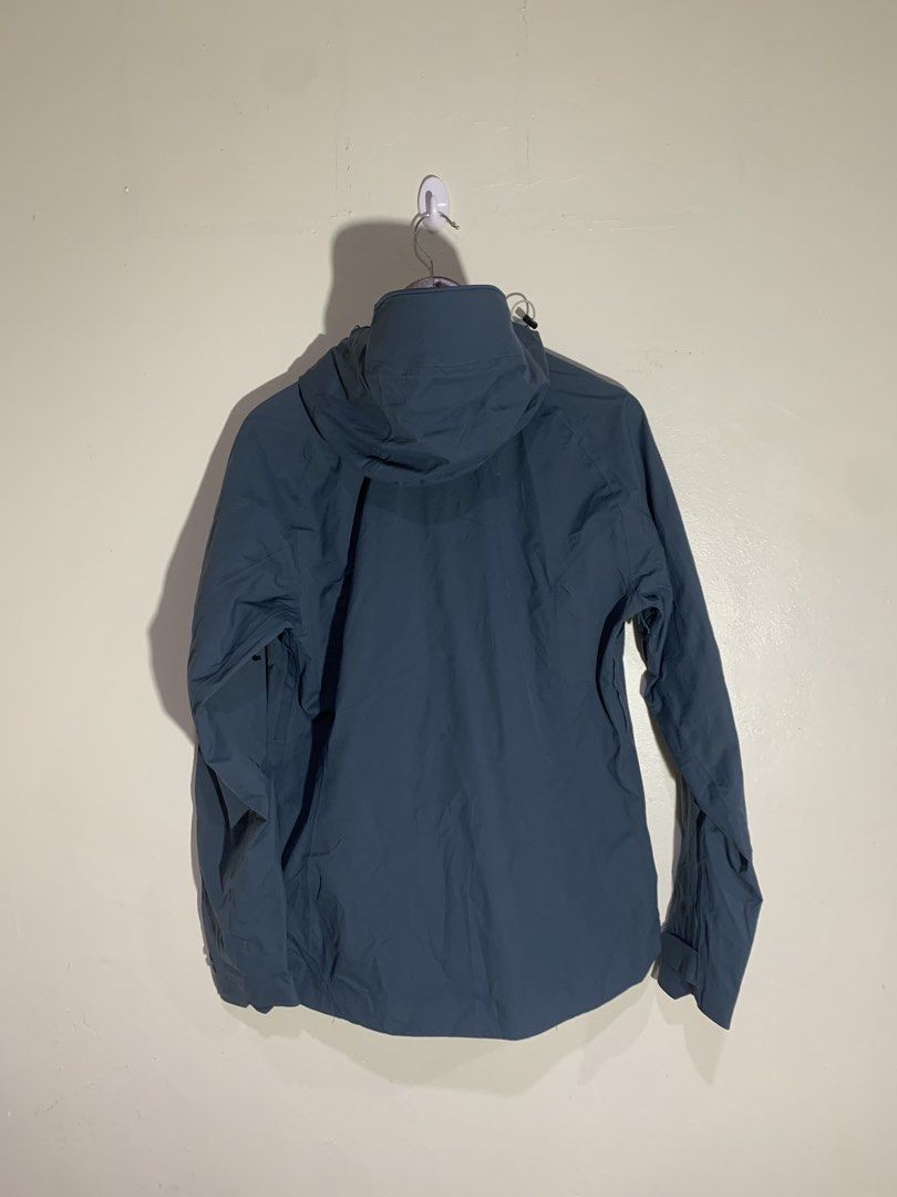 QUECHUA RAIN JACKET (Category: Coats, Jackets and Outerwear) located in Lapu Lapu. Submitted by fellasgallery11 (Listing ID 1456535561, Image 2). Description: Quechua rain jacket (Waterproof) 21 width 26 length No issues or flaws.