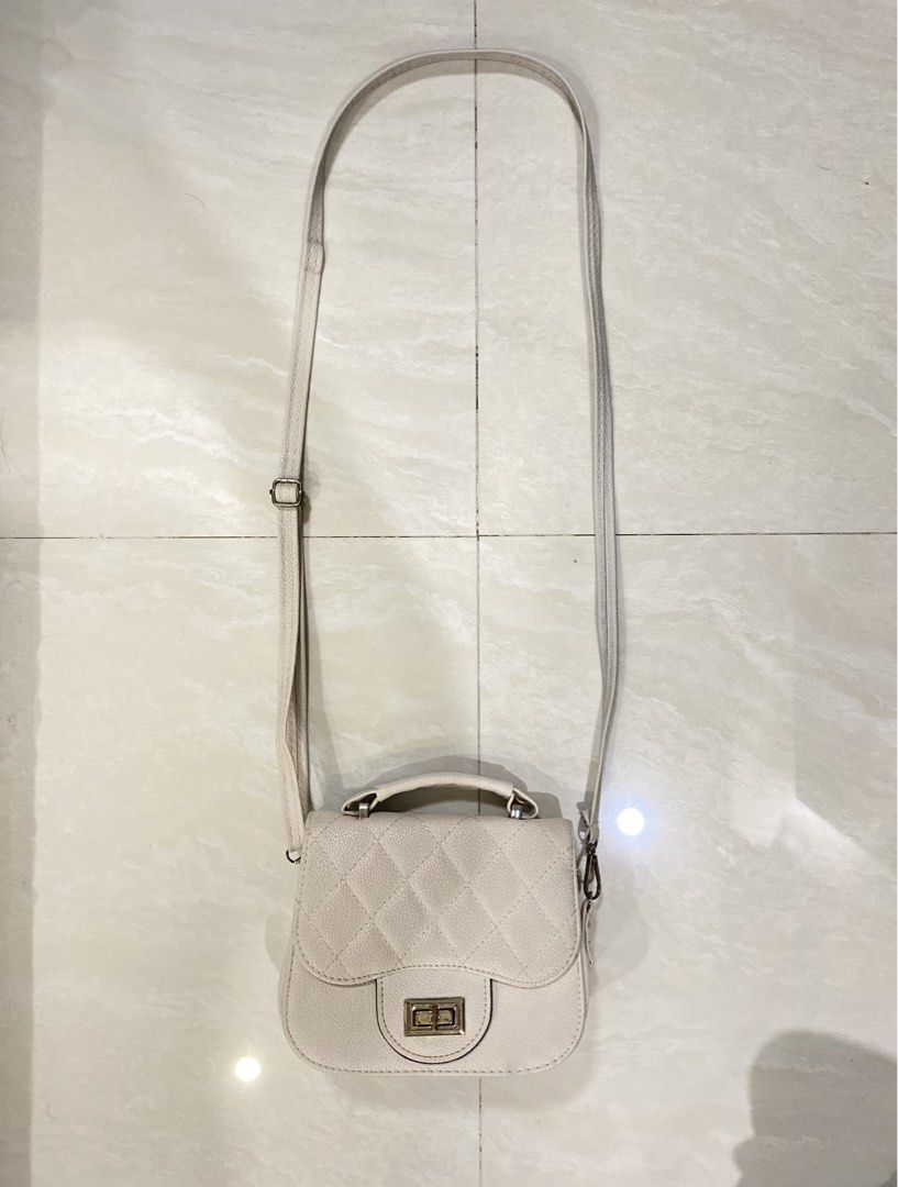 Quilted Mini White Sling Bag (Category: Cross-body Bags) located in San Pedro. Submitted by declutterbymb (Listing ID 1456541826, Image 1). Description: - 8/10 condition - cute for girly outfits ‼️Payment First 📍San Pedro, Laguna 🚚 J&T or Lalamove .
