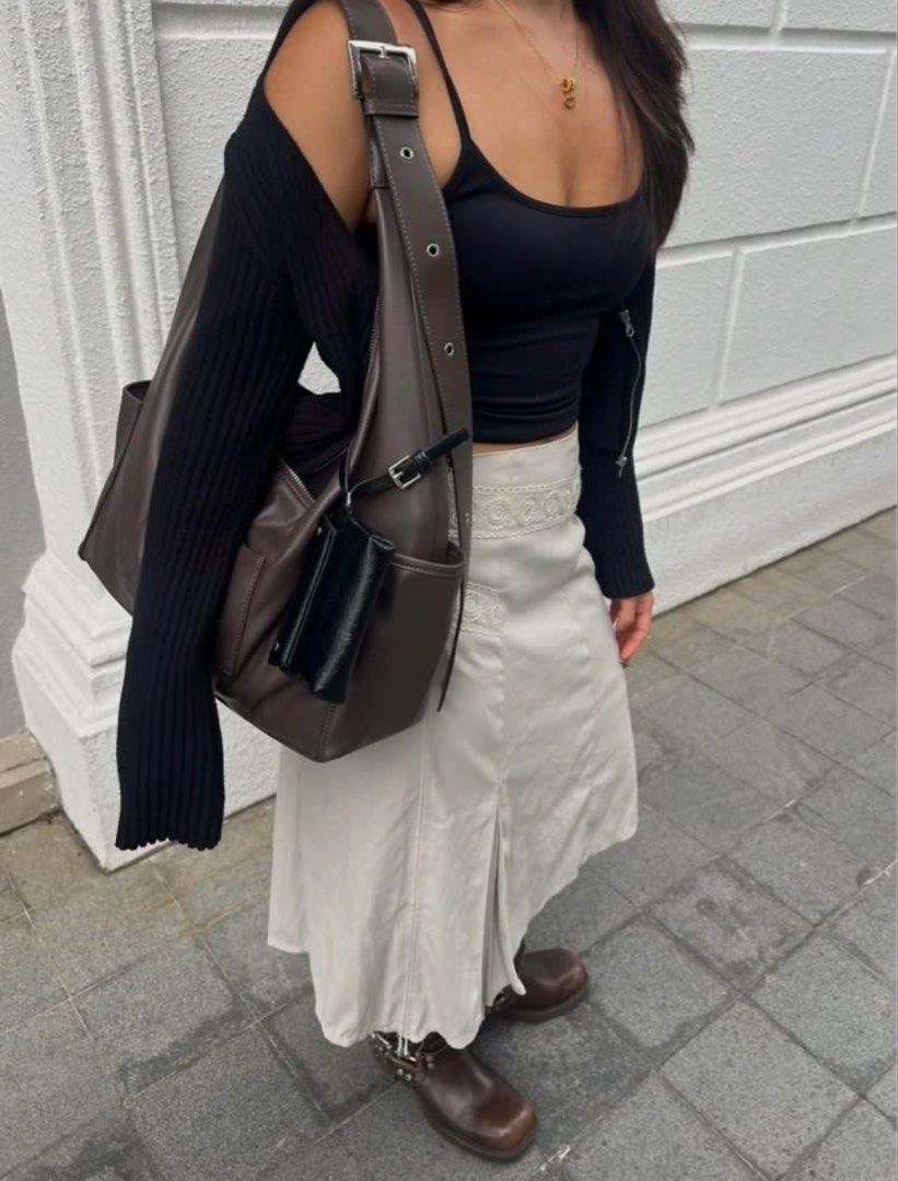 Ruby Merlot rubymerlot classic ruby bag (Category: Cross-body Bags) located in Singapore. Submitted by buymore4discss (Listing ID 1456454169, Image 2). Description: Lightly used No defects other than slight creases at the underside of the straps Leather version .