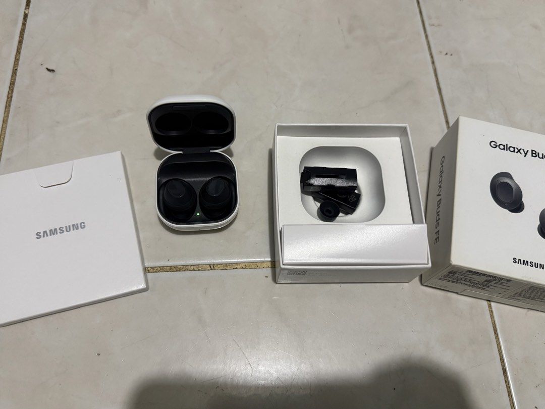 Samsung Galaxy Buds FE (Category: Earphones) located in Las Pinas. Submitted by calyscorner (Listing ID 1456552628, Image 2). Description: - Samsung Galaxy Buds FE in Black - Includes original charging case and box - Extra ear tips provided - Excellent sound quality - Active Noise Cancellation (ANC) for immersive listening - Seamless pairing with Samsung devices.