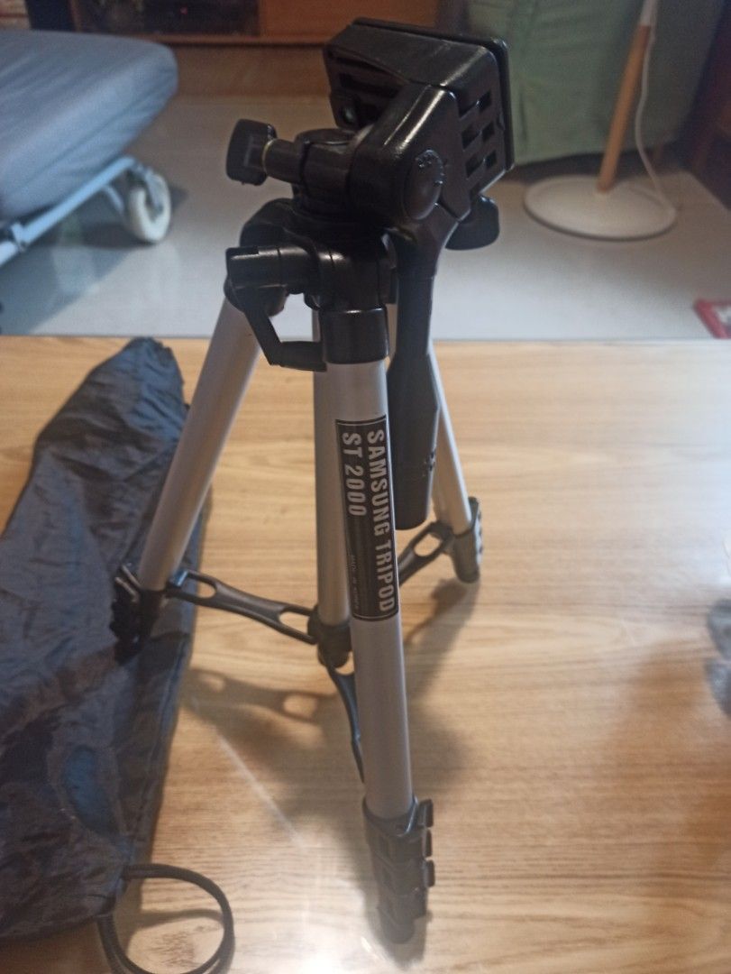 Samsung ST2000 Tripod with Bag - Slim and handy (Category: Tripods & Monopods) located in Caloocan City. Submitted by rtarellano (Listing ID 1456495312, Image 2). Description: - Samsung ST2000 Tripod - Color: Silver and Black - Includes black carrying bag - Built-in bubble level for precise setup - Extendable legs for adjustable height - Maximum extended height: Approximately 45 inches - Ideal for photography and videography.