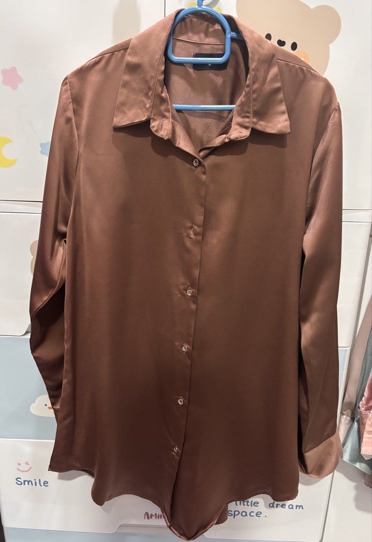 Scarffeya-Vera Basic (Category: Blouses) located in Kemaman. Submitted by preloved_anaa (Listing ID 1456565863, Image 3). Description: Color Browny Rose Material satin.