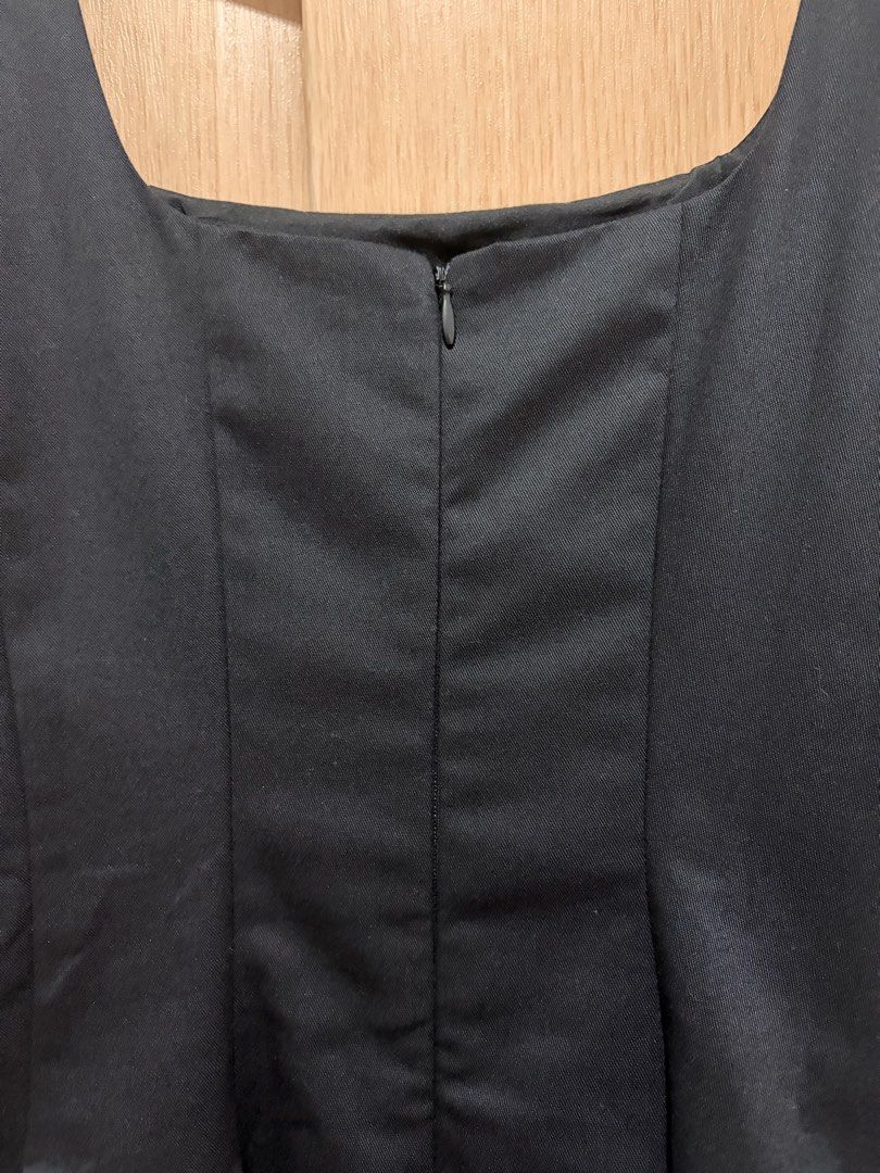 Secodee Square Neck Midi Dress (Black) (Category: Dresses) located in Quezon City. Submitted by amberdeclutters (Listing ID 1456554623, Image 3). Description: Decluttering! Purchased in Vietnam Worn once for an event. -with bubble hem feature -Back zipper closure .