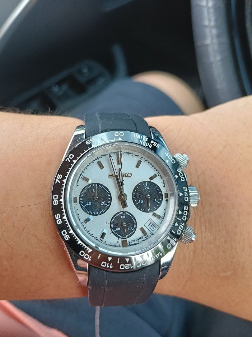 Seiko speedtimer (Category: Men's Watches) located in Quezon City. Submitted by spicyphoenix (Listing ID 1456569034, Image 1). Description: - Seiko Watch - White Dial - Black Strap - Chronograph Function - Tachymeter Bezel - Date Window - "MOVT JAPAN" Marked on Dial - Ideal for Everyday Wear or Collectors.
