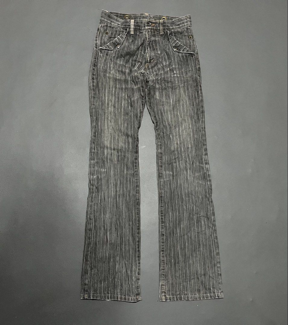 Semantic Desing Jeans (Category: Jeans) located in General Santos City (Dadiangas). Submitted by thiftnibadi3 (Listing ID 1456538515, Image 1). Description: Senantic Design Jeans In good condition Size 30/31 L 42 Hem 8.5.