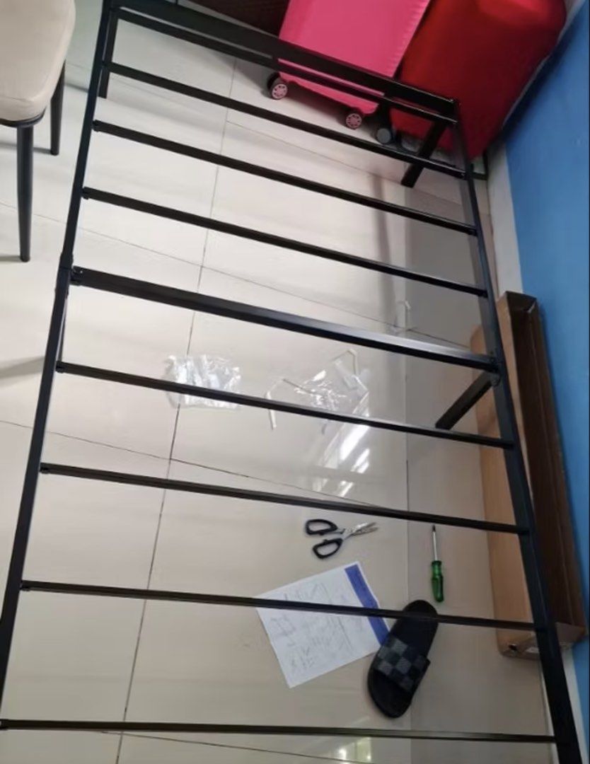 Single Bed Frame Metal Black 100x190cm 800kg Max Load (Category: Bed Frames & Mattresses) located in Manila. Submitted by denisegol91095 (Listing ID 1456494591, Image 2). Description: - Single bed frame in sleek black metal - Dimensions: 100cm x 190cm - Heavy-duty: Supports up to 800kg max load - Maximize space with ample under-bed storage - Simple and easy to assemble 📌 hi, lady owned, ginamit lang po for 2 months sa dorm. feel free to ask ques