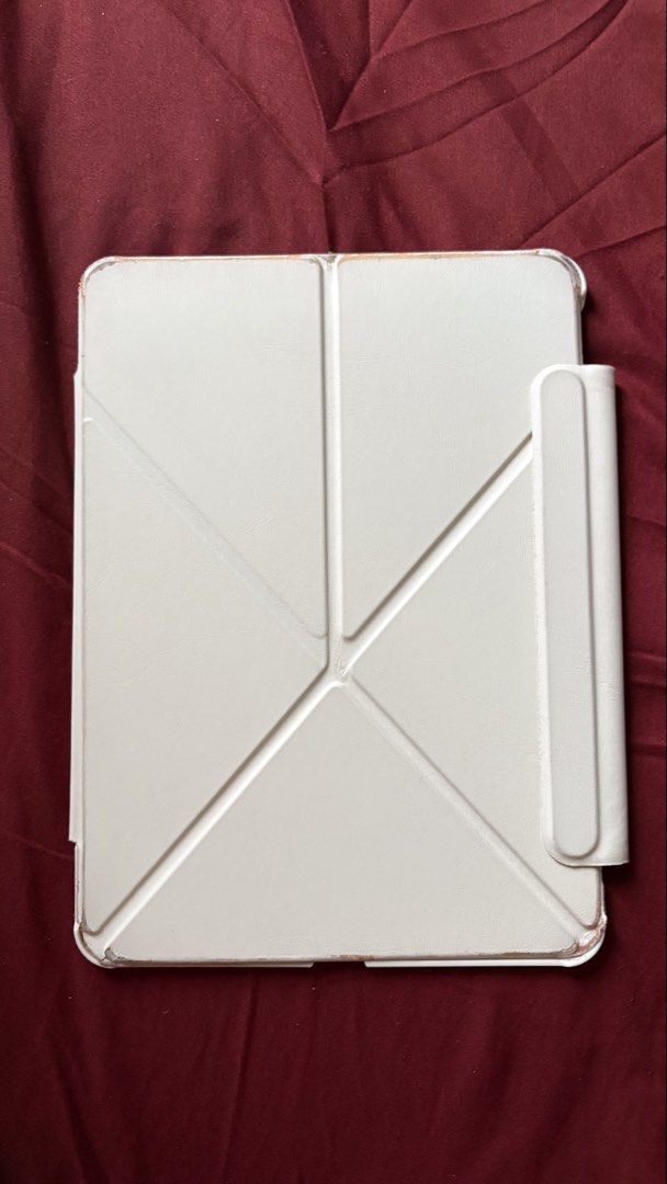 Smart Devil Case / iPad Pro 11” (2-4th Gen) (Category: Cases & Sleeves) located in Manila. Submitted by tsukkisell (Listing ID 1456513495, Image 1). Description: - OP: ₱1000 - has some flaws from use - X-fold - RFS: upgraded to another case.