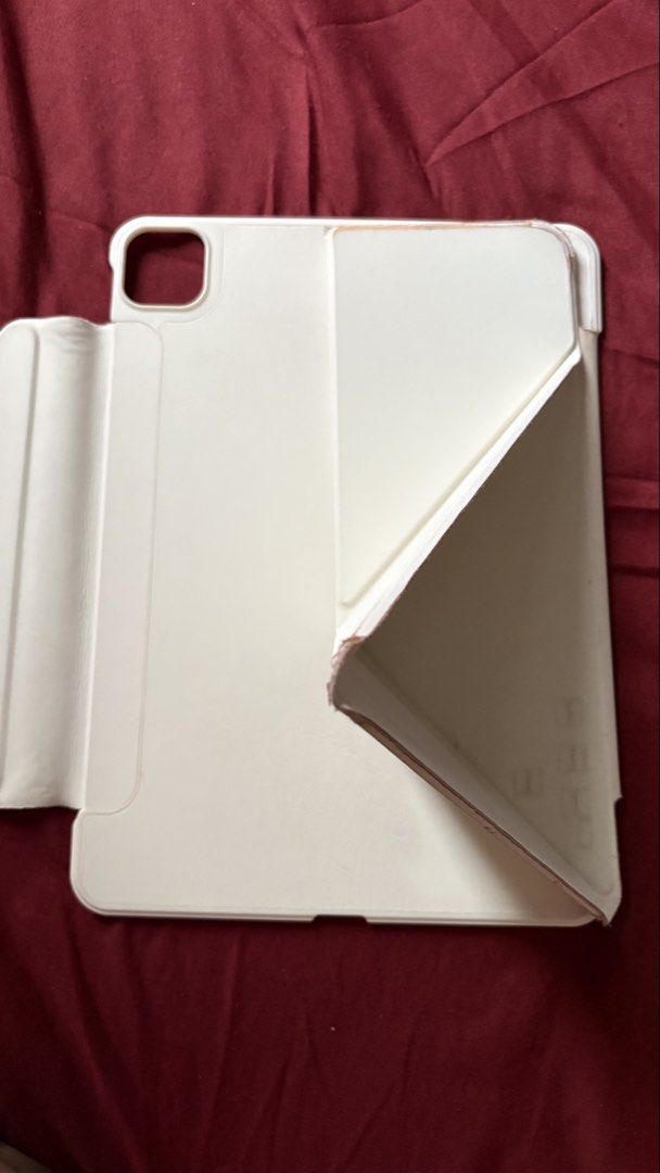 Smart Devil Case / iPad Pro 11” (2-4th Gen) (Category: Cases & Sleeves) located in Manila. Submitted by tsukkisell (Listing ID 1456513495, Image 2). Description: - OP: ₱1000 - has some flaws from use - X-fold - RFS: upgraded to another case.