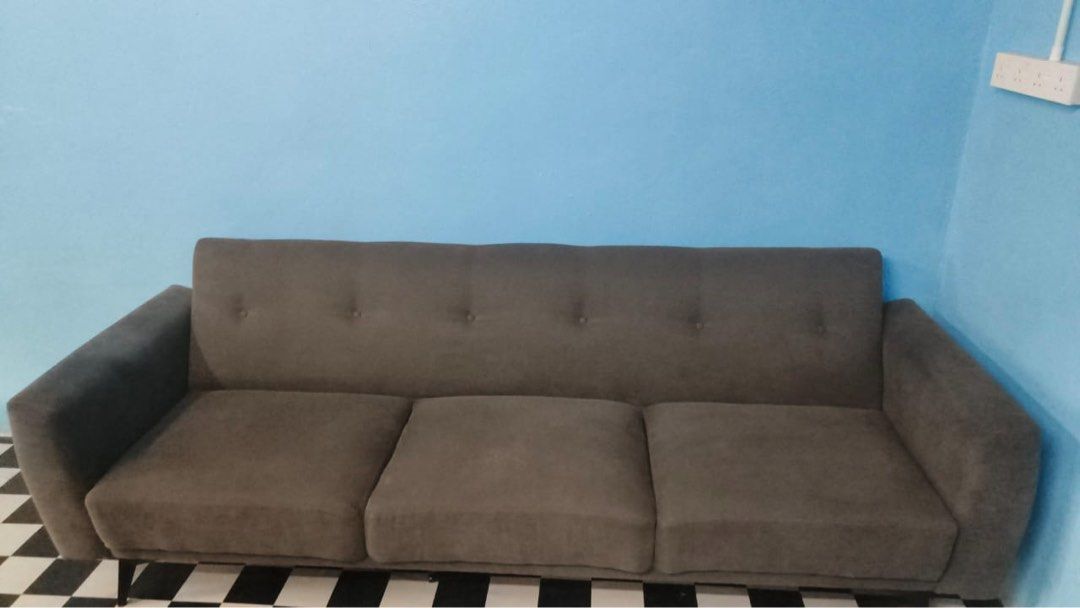 sofa bed (Category: Sofas) located in Baling. Submitted by anadhirah55 (Listing ID 1456469838, Image 3). Description: - Ukuran 6'6. ( 210 cm ) - Barang guna tak sampai 1 tahun lagi. - Condition masih elok 9/10. - Self pickup (kodiang, kedah) - Price are negotiable - No : 01129140462.