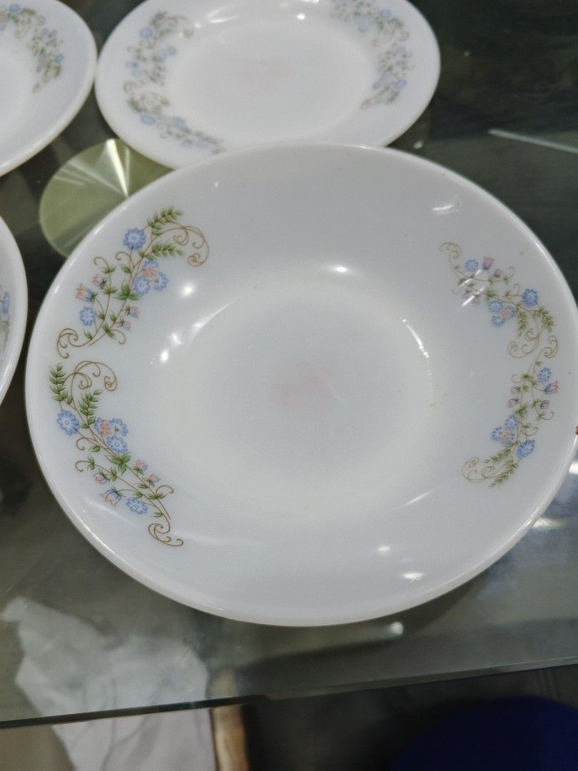Stony and VY Quality (Category: Dinnerware & Cutlery) located in Malabon City. Submitted by margenelove1999 (Listing ID 1456529832, Image 2). Description: Vintage Milk Glass Plates 6 PCs Dessert or sauces plates sizes : 16.5 cm and 15 cm.