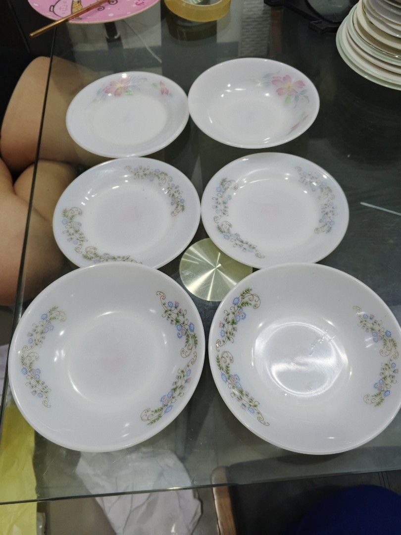 Stony and VY Quality (Category: Dinnerware & Cutlery) located in Malabon City. Submitted by margenelove1999 (Listing ID 1456529832, Image 1). Description: Vintage Milk Glass Plates 6 PCs Dessert or sauces plates sizes : 16.5 cm and 15 cm.