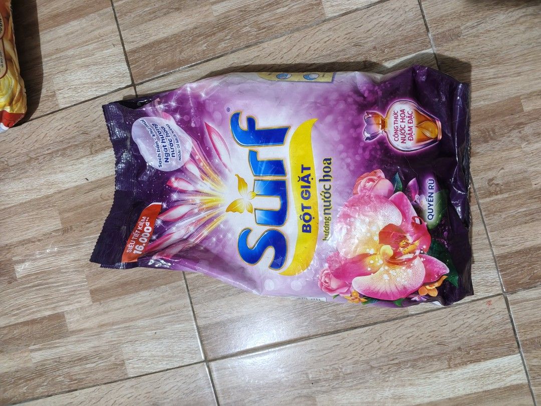 Surf & Omo Laundry Detergent Powder Bundle (Category: Laundry Baskets) located in Rizal. Submitted by yumimegumi (Listing ID 1456591367, Image 2). Description: - Bundle includes 3 laundry detergent powders. - 2 Surf powder detergents: 1 Orchid scent, 1 Spring Floral scent. - 1 Omo powder detergent with Comfort scent. - Effectively cleans and keeps clothes smelling fresh. pink 5.5kg - 650 violet 5.3kg -620 omo 7kg - 700.