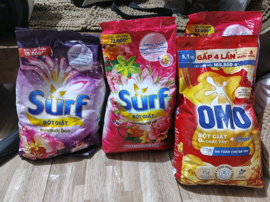 Surf & Omo Laundry Detergent Powder Bundle (Category: Laundry Baskets) located in Rizal. Submitted by yumimegumi (Listing ID 1456591367, Image 1). Description: - Bundle includes 3 laundry detergent powders. - 2 Surf powder detergents: 1 Orchid scent, 1 Spring Floral scent. - 1 Omo powder detergent with Comfort scent. - Effectively cleans and keeps clothes smelling fresh. pink 5.5kg - 650 violet 5.3kg -620 omo 7kg - 700.