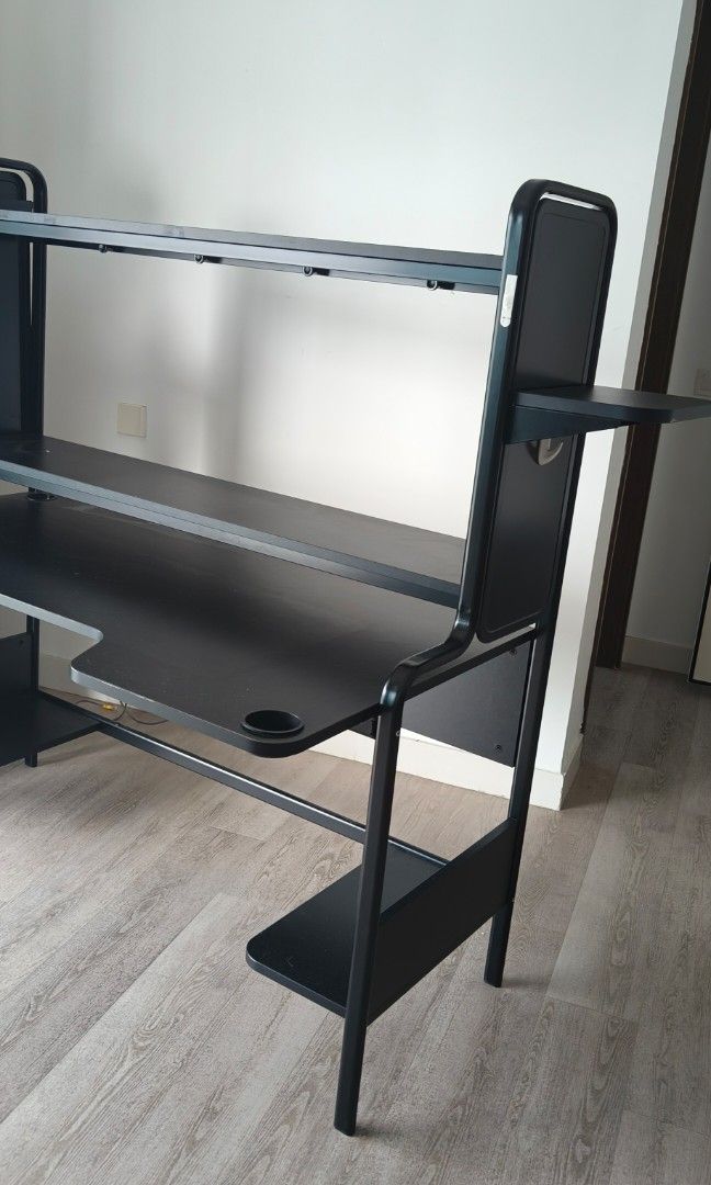 Table (Category: Tables & Sets) located in Singapore. Submitted by hongyangsg (Listing ID 1456448271, Image 3). Description: table 80+delivery by lift 60=140.