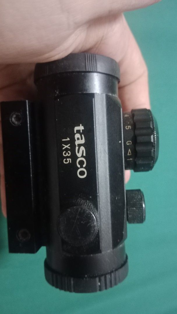 Tasco 1×35 variable Scope (Category: Hiking & Camping) located in Baguio. Submitted by tommy_vercetti1986 (Listing ID 1456552050, Image 3). Description: all working no lens scratches. Allen wrench and two lens cap included. Red/Green laser point selectable. metal.