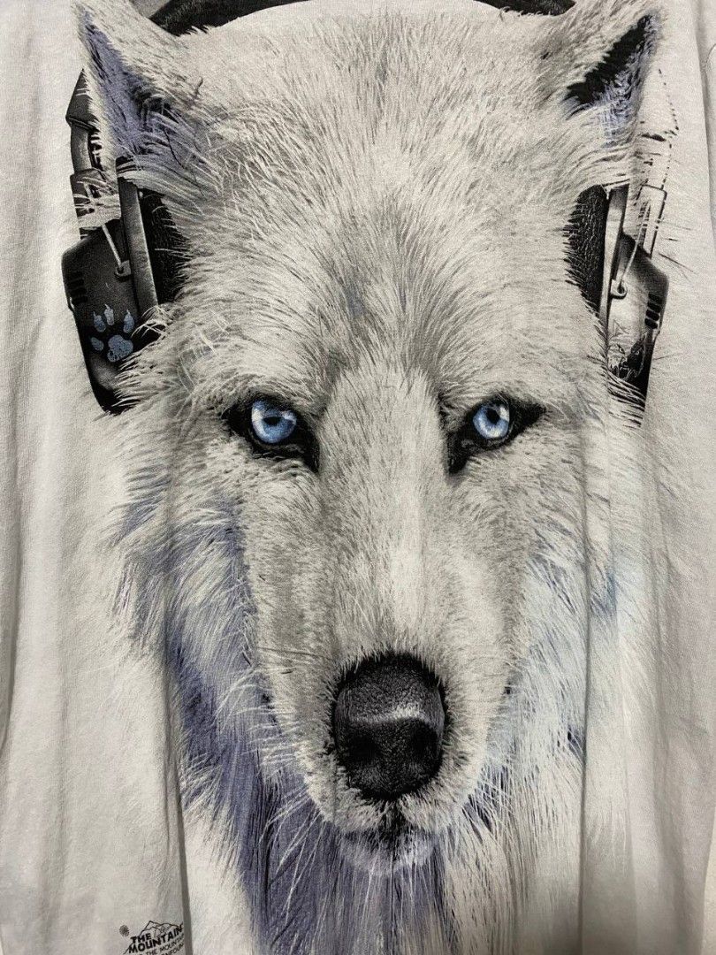 The Mountain White Wolf T-Shirt Size M (Category: Tshirts & Polo Shirts ) located in Caloocan City. Submitted by brandon.regalado2 (Listing ID 1456589355, Image 2). Description: 20 / 31 EXCELLENT NO ISSUE - Cool graphic tee from The Mountain - Features a detailed print of a white wolf wearing headphones - 100% cotton, made in Mexico - Size: Medium - Great for wolf enthusiasts and unique animal print fans.