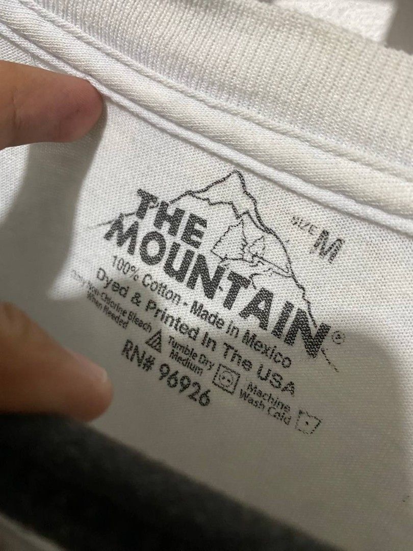 The Mountain White Wolf T-Shirt Size M (Category: Tshirts & Polo Shirts ) located in Caloocan City. Submitted by brandon.regalado2 (Listing ID 1456589355, Image 3). Description: 20 / 31 EXCELLENT NO ISSUE - Cool graphic tee from The Mountain - Features a detailed print of a white wolf wearing headphones - 100% cotton, made in Mexico - Size: Medium - Great for wolf enthusiasts and unique animal print fans.