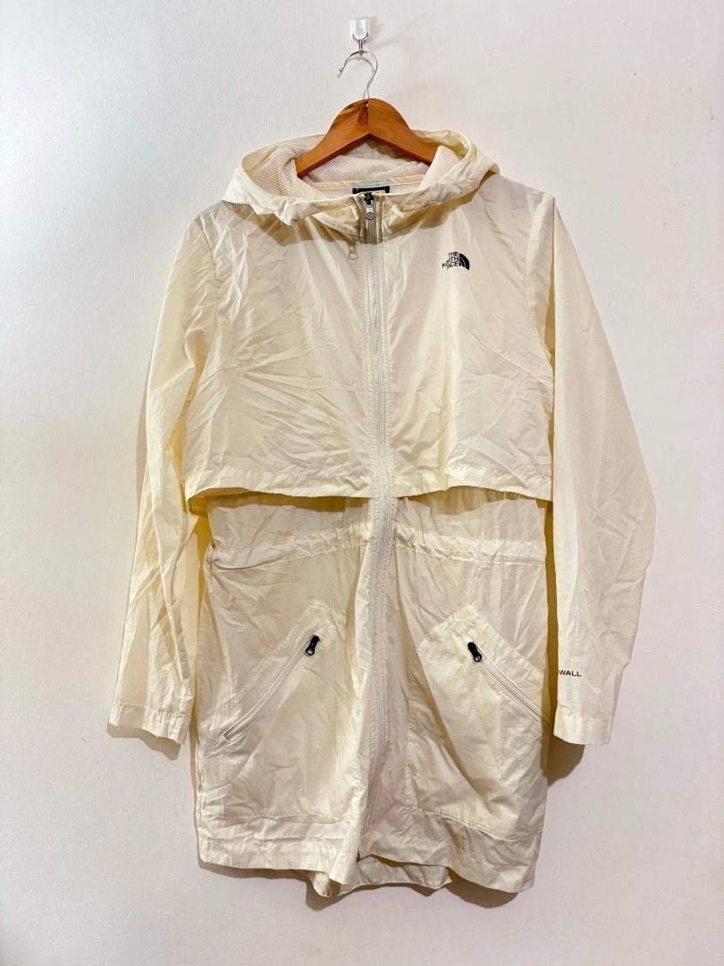 The North Face Hooded Windwall Parka/Windbreaker (Category: Coats, Jackets and Outerwear) located in Pasig City. Submitted by shopsmart.mnl (Listing ID 1456574911, Image 2). Description: In excellent condition no issue US L Asia XL Size guide in cm last pic from TNF website.