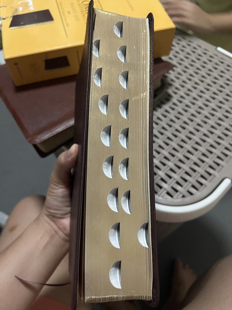 Thompson Chain-Reference Holy Bible (Category: Religion Books) located in San Fernando. Submitted by bella_loved (Listing ID 1456427620, Image 2). Description: - Thompson Chain-Reference Bible - Dark brown cover - Includes a presentation page - Ideal for Bible study and reference - Tabs for easy book navigation - Gold-edged pages.