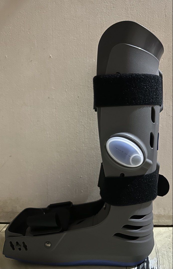 Thuasne XLR8 pneumatic walking boot (Category: Medical Supplies & Tools) located in Makati City. Submitted by _johnpaolo (Listing ID 1456523132, Image 3). Description: Thuasne XLR8 pneumatic walking boot Long version Size: Large (Euro 44-47) Used less than 10 times SRP: 11,000 Selling for 5,500 only Negotiable.