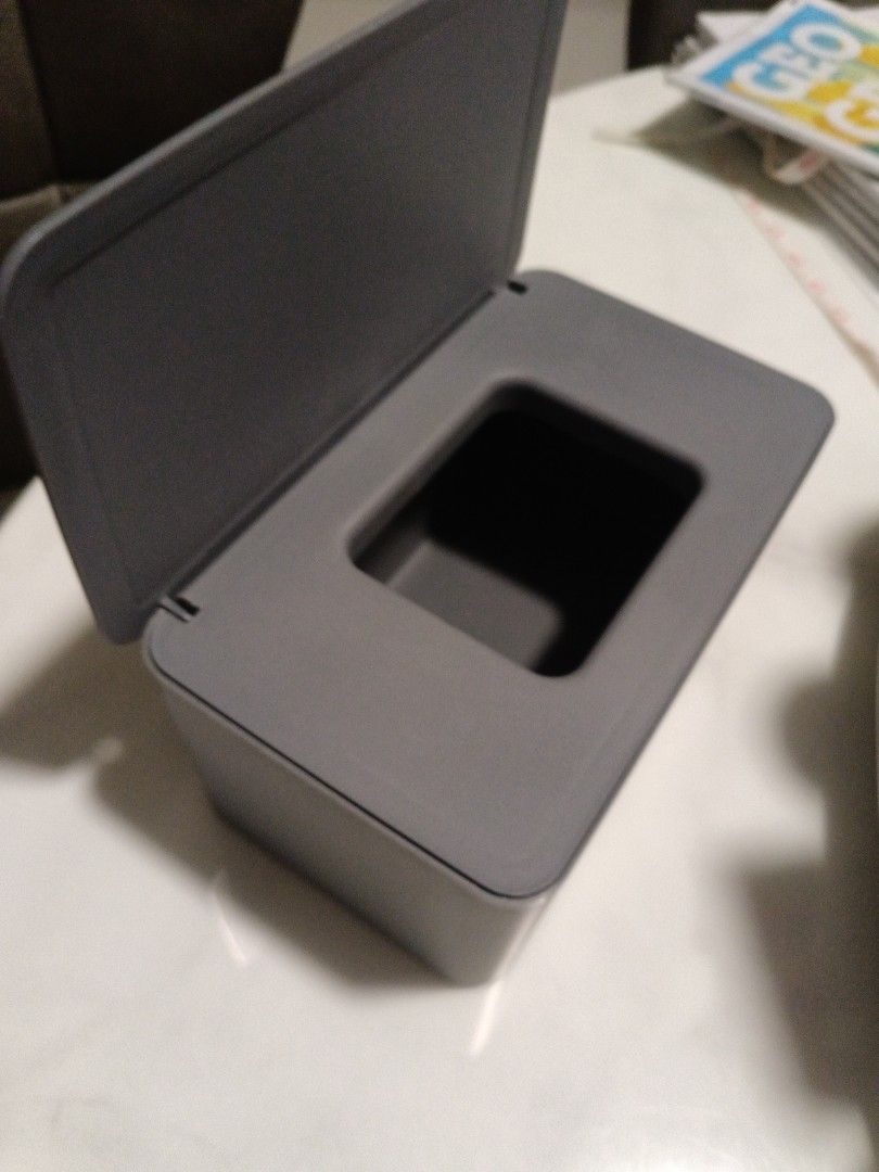 Tissue Box (Category: Storage Boxes & Baskets) located in Singapore. Submitted by chloefits (Listing ID 1456529014, Image 1). Description: .