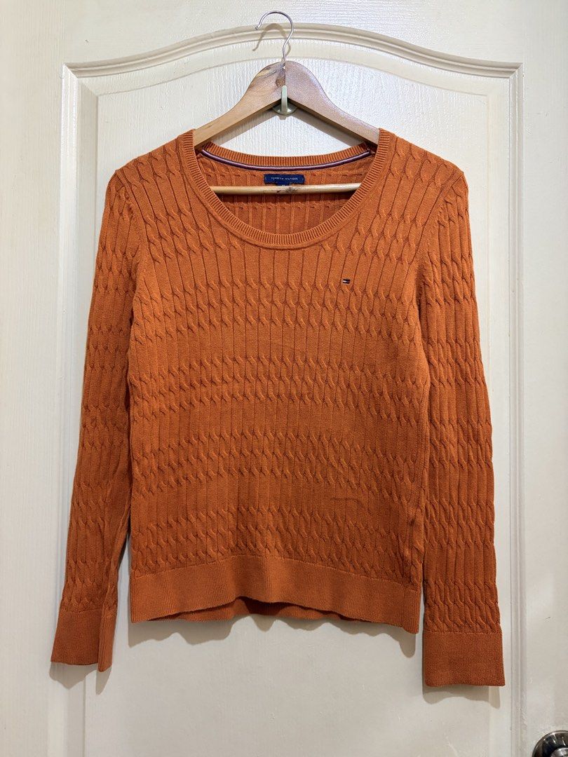 Tommy Hilfiger Cable Knit Crewneck Sweater (Category: Longsleeves) located in Pasig City. Submitted by shopsmart.mnl (Listing ID 1456566839, Image 2). Description: No issue and in very good condition XS in tag can fit S .