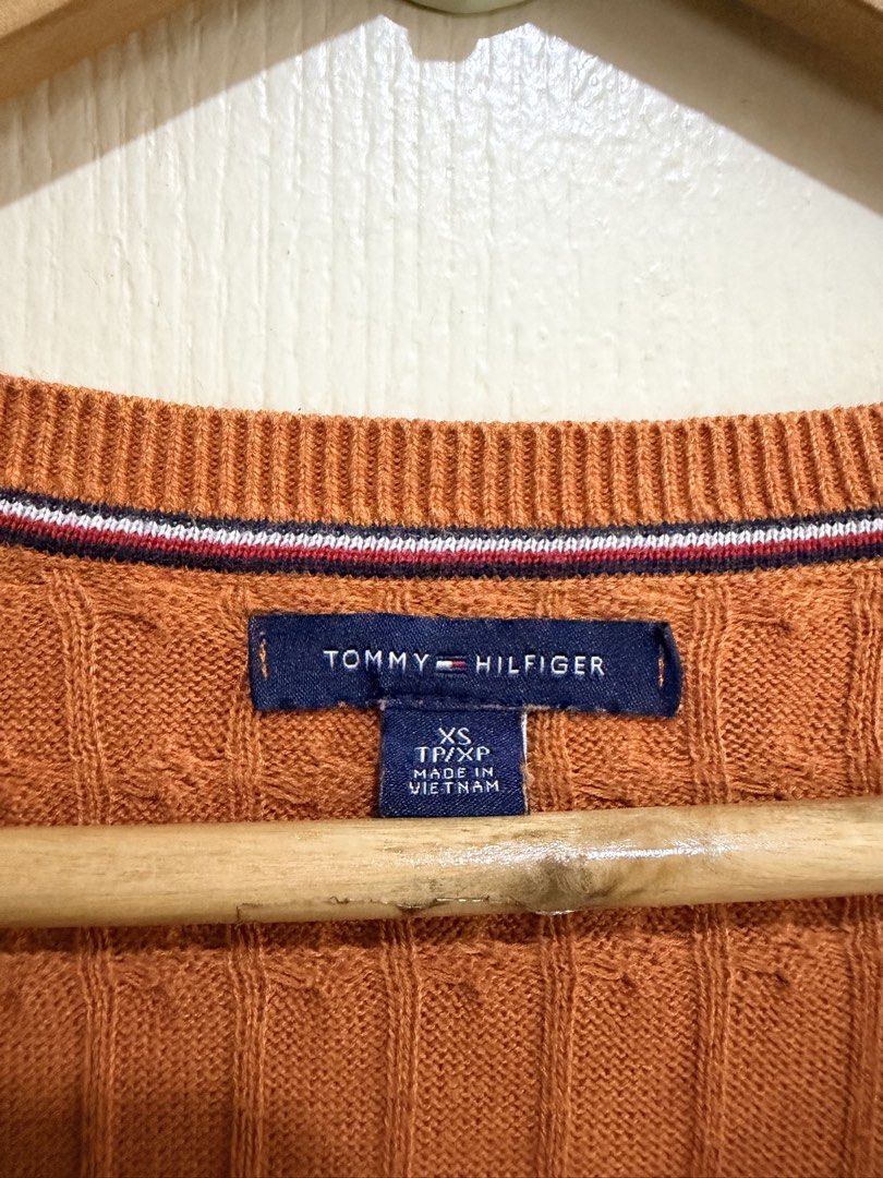 Tommy Hilfiger Cable Knit Crewneck Sweater (Category: Longsleeves) located in Pasig City. Submitted by shopsmart.mnl (Listing ID 1456566839, Image 3). Description: No issue and in very good condition XS in tag can fit S .
