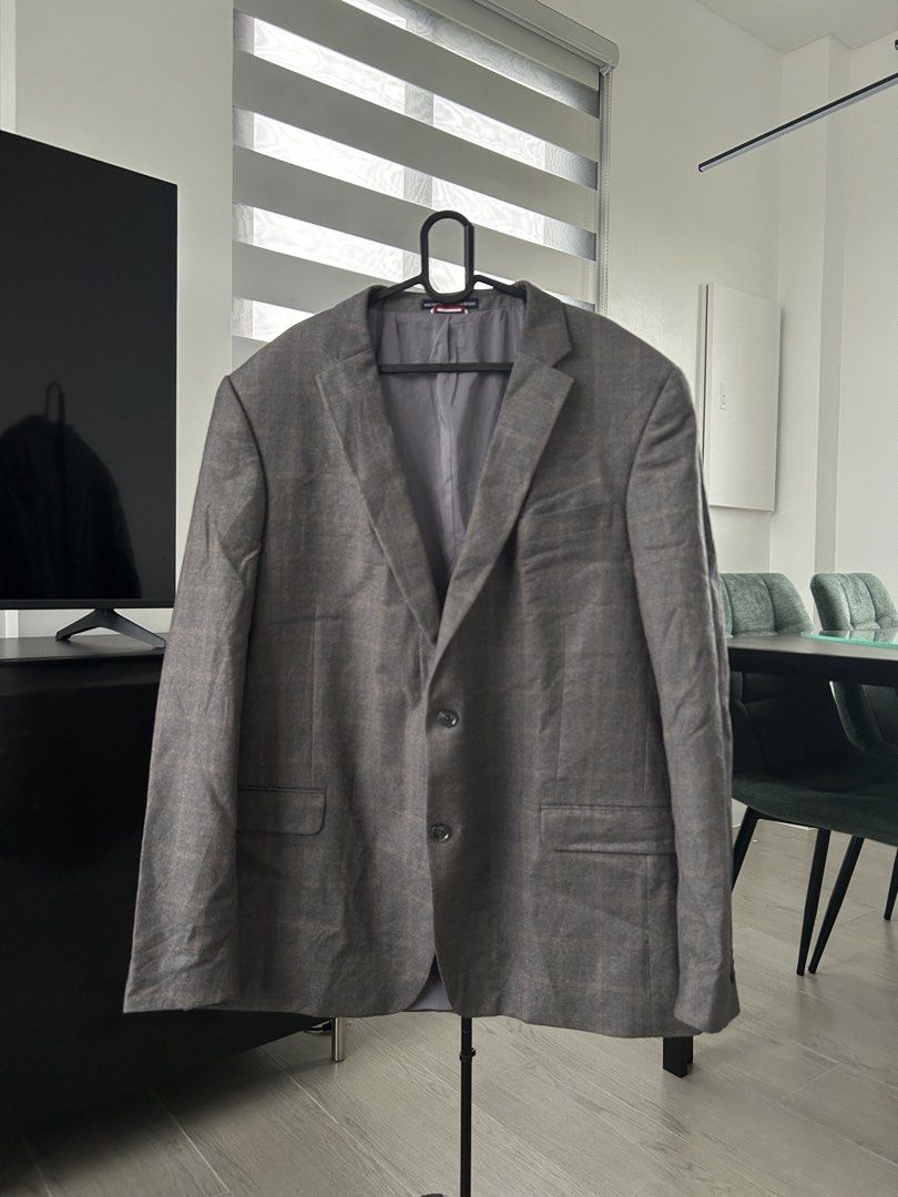 Tommy Hilfiger Grey Plaid Blazer (L) (Category: Coats, Jackets and Outerwear) located in Dasmarinas. Submitted by sfclosetcleanup (Listing ID 1456506200, Image 1). Description: 20 x 30 Sleek Good as brand new.
