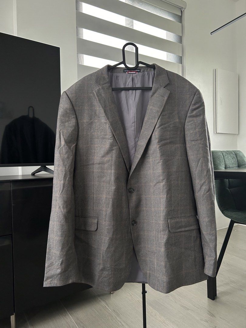 Tommy Hilfiger Grey Plaid Blazer (L) (Category: Coats, Jackets and Outerwear) located in Dasmarinas. Submitted by sfclosetcleanup (Listing ID 1456506200, Image 2). Description: 20 x 30 Sleek Good as brand new.