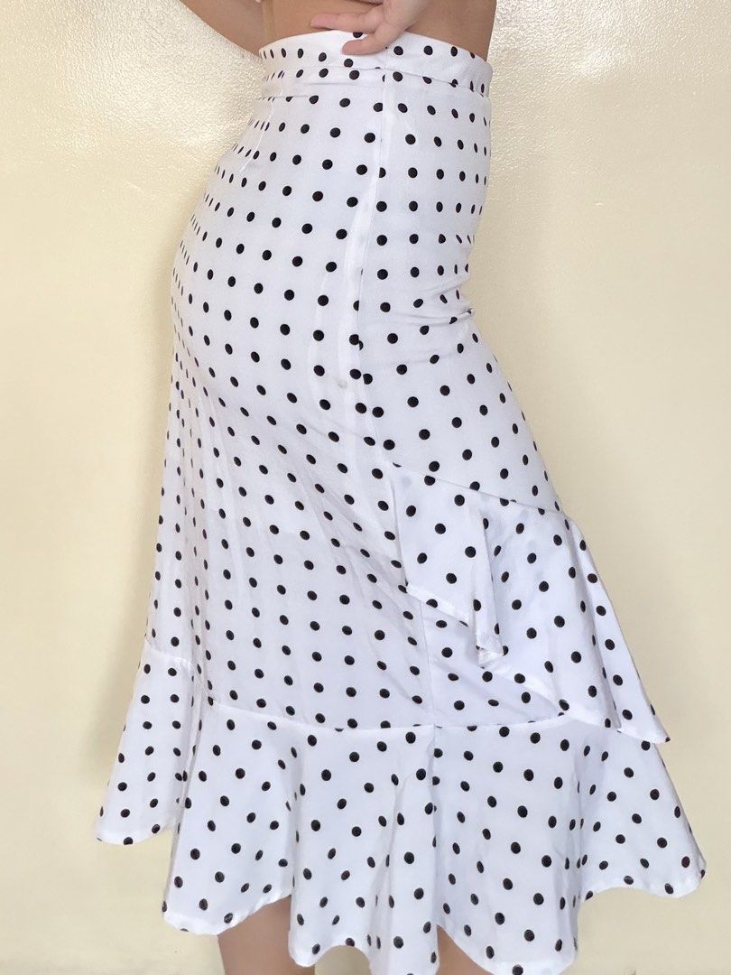 trendy black and white polka dots fishtail midi skirt (Category: Skirts) located in Quezon City. Submitted by buyfromrubyjane (Listing ID 1447006864, Image 3). Description: classic black and white polka dot midi skirt with a feminine mermaid/fishtail hem. Easy to dress up or down—brunch dates or timeless chic outfits. details: ♡ fits up to 26” waist ONLY (not for mabalakang❗️) ♡ best suited for xs to petite frames if you want to achieve a low-ris