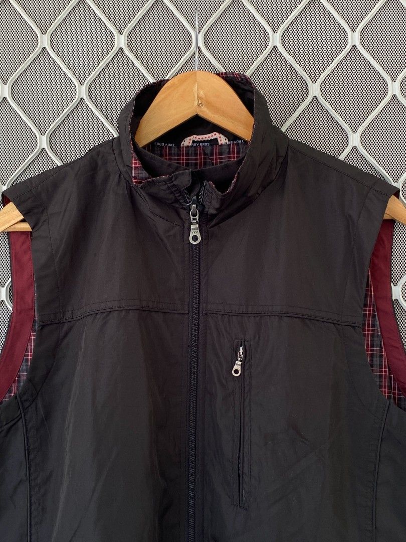Troy Bros Vest (Slightly Puff) (Category: Vests) located in General Natividad. Submitted by jaygo02 (Listing ID 1456426267, Image 3). Description: fits L 22.5 x 28 Color rate: 9/10 Issue/s: Peeling of the leather logo (check the last picture) 📍Nueva Ecija 📌washed 📌color may vary due to lighting 📌shipping via jnt express.