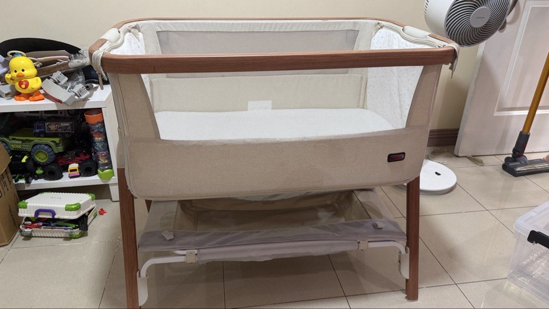 Tutti Bambini CoZee Bedside Crib (Category: Cots & Cribs) located in Quezon City. Submitted by erinepanda (Listing ID 1456455358, Image 1). Description: Almost New Complete but no more box Will give 3 free mattress cover Negotiable .