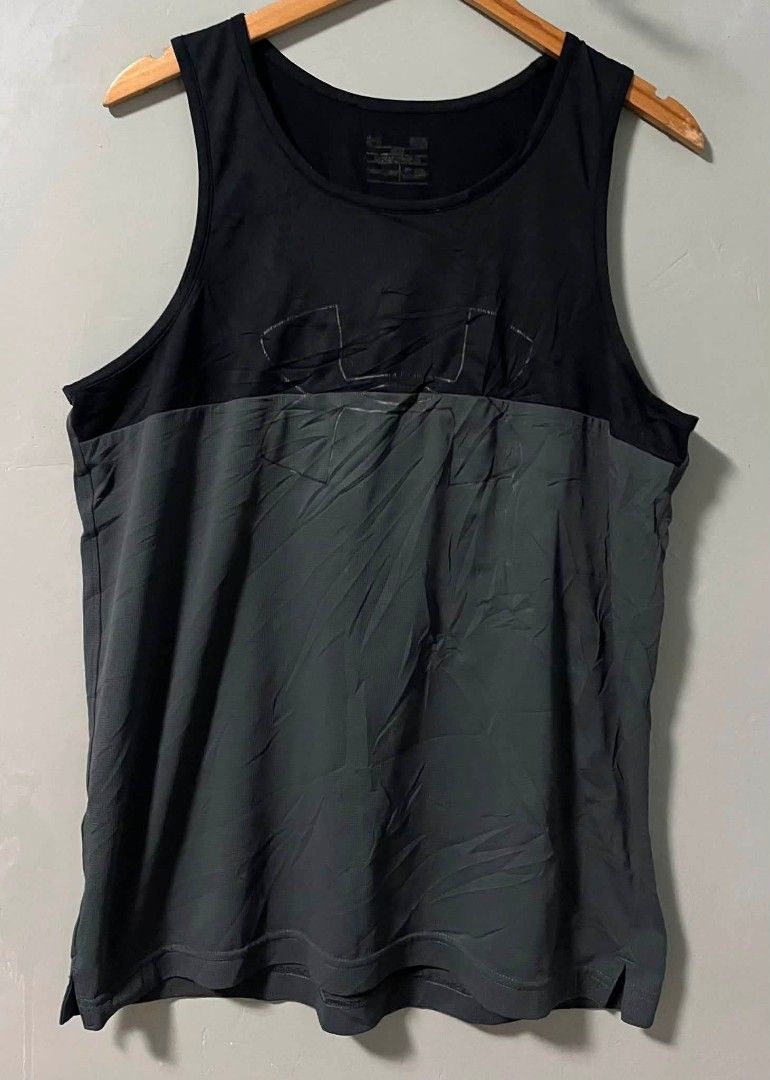 Under Armour Black & Grey Athletic Tank Top (Category: Sleeveless) located in Compostela. Submitted by zackthrift07 (Listing ID 1456504639, Image 1). Description: - Two-tone athletic tank top (black and grey) - Darker grey at the bottom - Features Under Armour logo on chest - Lightweight and breathable material - Ideal for workouts or casual wear.