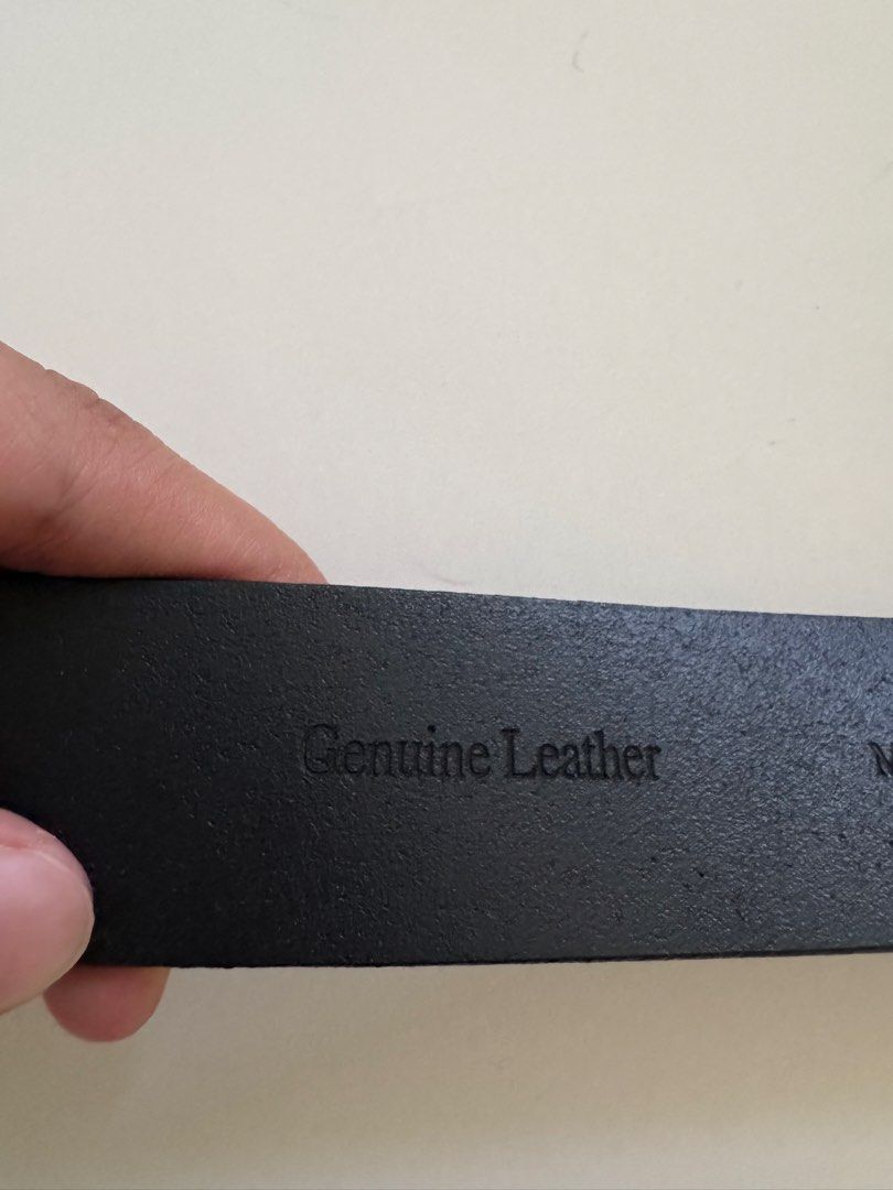 Uniqlo Black Leather Belt (Category: Belts) located in Meycauayan. Submitted by danideteci.50 (Listing ID 1456508473, Image 3). Description: - Classic black genuine leather belt -size L -used once -rfs: wrong size.