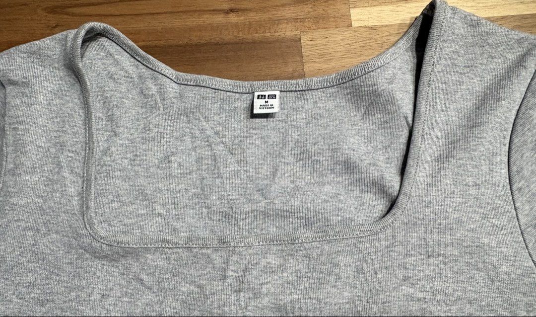 Uniqlo M size crop top blouse (Category: Blouses) located in Manila. Submitted by cutesybysdc (Listing ID 1456438250, Image 2). Description: Uniqlo crop top styled blouse Color and fabric still in great condition Size M on tag Actual sizing and color in the photo.