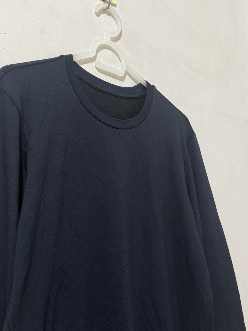 Uniqlo Navy Blue Extra Warm Heat Tech Men Medium (Category: Sets & Coordinates) located in Balanga. Submitted by winterlab_ph (Listing ID 1456501435, Image 3). Description: B165.