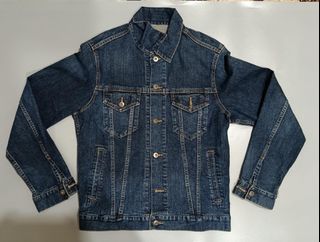 (Category: ) located in . Submitted by aydenthriftwear (Listing ID 1456534013, Image 1). Description: .