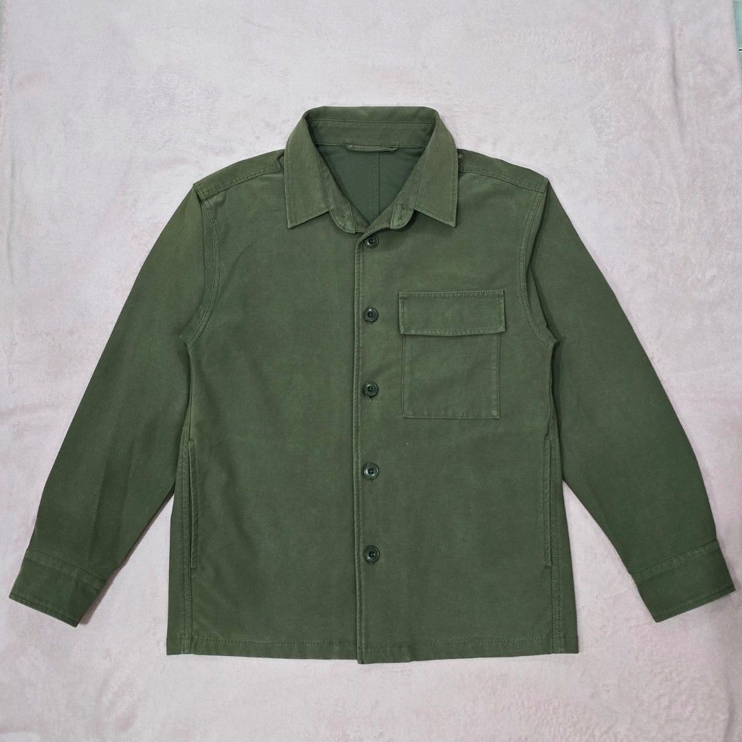 Uniqlo Utility Work Jacket Green XS (Category: Coats, Jackets and Outerwear) located in Abucay. Submitted by pickd.pn (Listing ID 1456494004, Image 2). Description: - Uniqlo Green Utility Jacket - Size: XS - Very Good Condition: May slight discoloration lang sa shoulder. pero super goods pa ☺️.