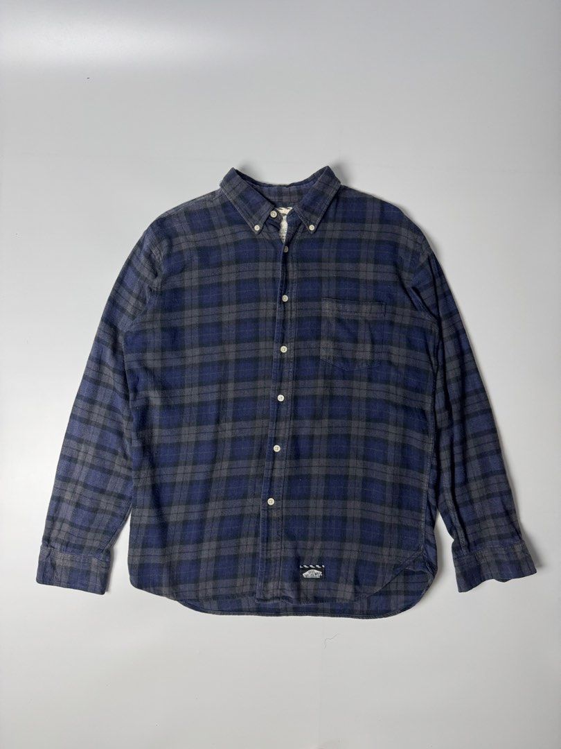 Vans Off The Wall Flannel Shirt Size L (Category: Tshirts & Polo Shirts ) located in Cavite. Submitted by dracokidstuff (Listing ID 1456422403, Image 1). Description: - Classic Vans flannel shirt - Blue and grey plaid pattern - Button-up front - Features a chest pocket - Designed for comfort and style - Ideal for casual wear.