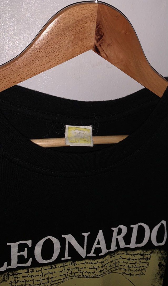 VINTAGE DA VINCI FOR SALE (Category: Tshirts & Polo Shirts ) located in Angeles City. Submitted by browsetheracks (Listing ID 1456445154, Image 3). Description: FOR SALE DA VINCI VITRUVIAN MAN GRAPHIC ART TEE 📜 SIZE XL ON TAG (23×29) MADE WITH BEEFY COTTON MATERIAL IN EXCELLENT CONDITION ✓ NO ISSUE ₱3500+SHIPPING FEE DM ME FOR MORE INFO 🔌 Note: Every item is photographed accurately to showcase its actual condition. Before shipping, each garment