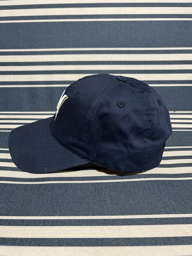 Vintage Milwaukee Brewers “M” Logo Snapback Cap (Category: Caps & Hats) located in Maasin. Submitted by throwingreverse (Listing ID 1456516532, Image 3). Description: Color: Navy blue Style: Snapback / adjustable Logo: Embroidered Brewers “M” Issue: None Color rate: 10/10 MOP: Gcash Location: SOUTHERN LEYTE.