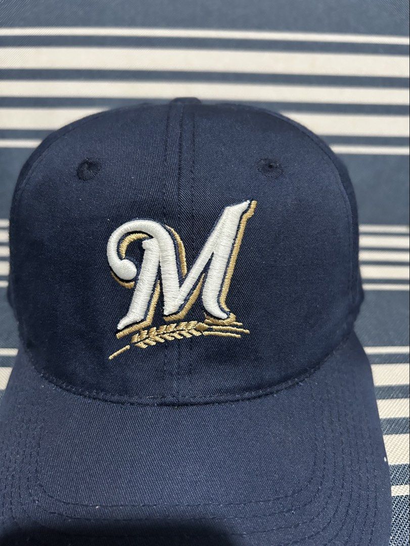 Vintage Milwaukee Brewers “M” Logo Snapback Cap (Category: Caps & Hats) located in Maasin. Submitted by throwingreverse (Listing ID 1456516532, Image 2). Description: Color: Navy blue Style: Snapback / adjustable Logo: Embroidered Brewers “M” Issue: None Color rate: 10/10 MOP: Gcash Location: SOUTHERN LEYTE.
