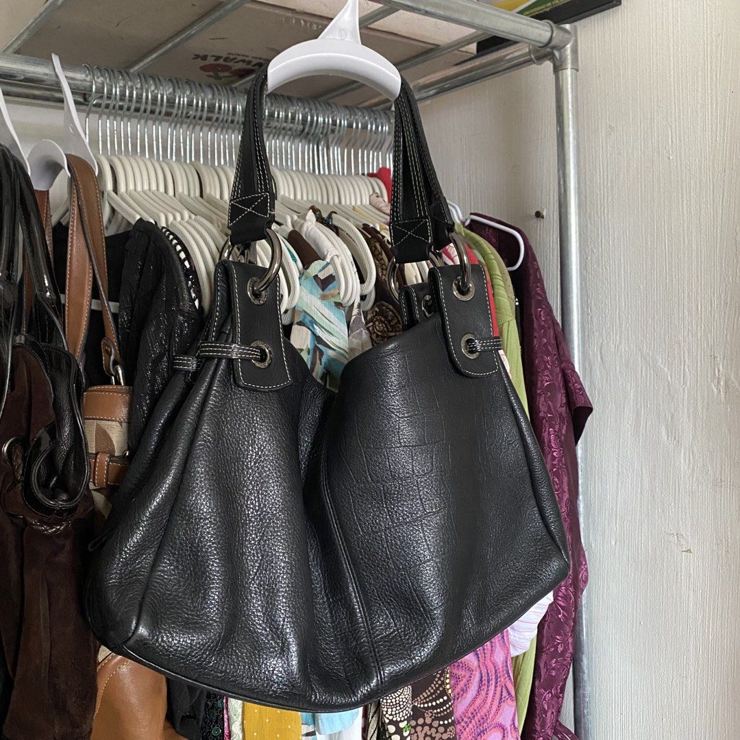 VINTAGE PACO RABANNE PARIS BAG (Category: Shoulder Bags) located in Naga. Submitted by willowjuls (Listing ID 1456463624, Image 1). Description: .