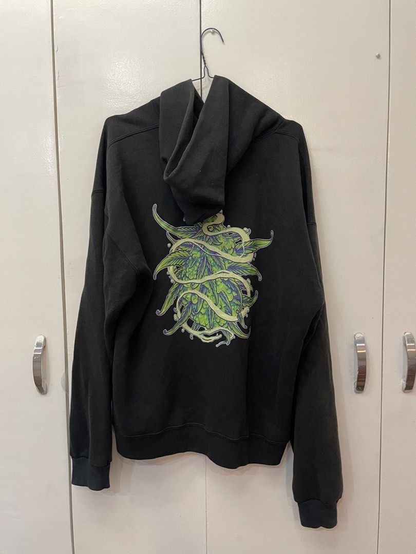 Vintage Russel athelethic Hoodie (Category: Coats, Jackets and Outerwear) located in Quezon City. Submitted by heyitsmerg (Listing ID 1456426139, Image 2). Description: Vintage russel athlethic with front and back print. Condition 8/10 wala lang tali sa hood Color 6/10 medyo fade konti due to olds No motehole, himolmol lang Dm to purchase! Loc QC.