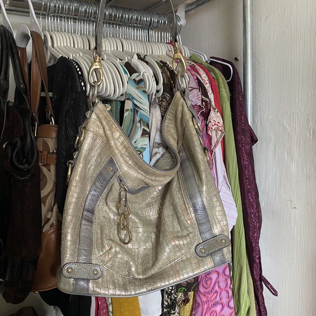 VINTAGE Y2K BANABANA BAG (Category: Shoulder Bags) located in Naga. Submitted by willowjuls (Listing ID 1456463138, Image 1). Description: .