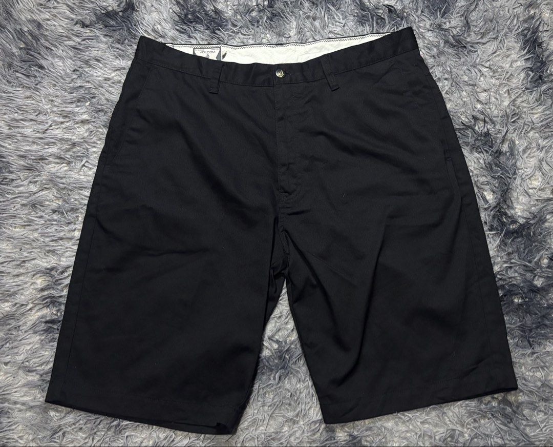 Volcom (Category: Shorts) located in Legazpi City. Submitted by thesource052 (Listing ID 1456423746, Image 3). Description: Volcom Size 36-38” Length:22” Good as new Color rate:10/10 Cloth rate: 10/10 800 Freeship. .